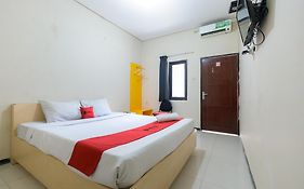 Reddoorz At Osuko Residence Sukomanunggal Jaya