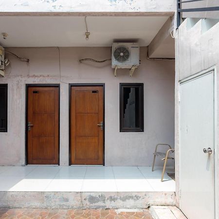 Reddoorz At Osuko Residence Sukomanunggal Jaya Surabaya Bagian luar foto