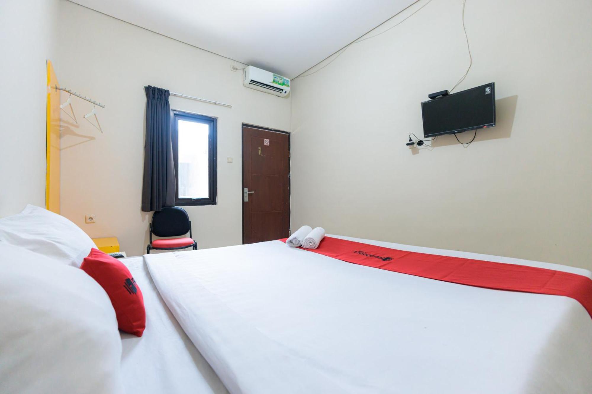Reddoorz At Osuko Residence Sukomanunggal Jaya Surabaya Bagian luar foto