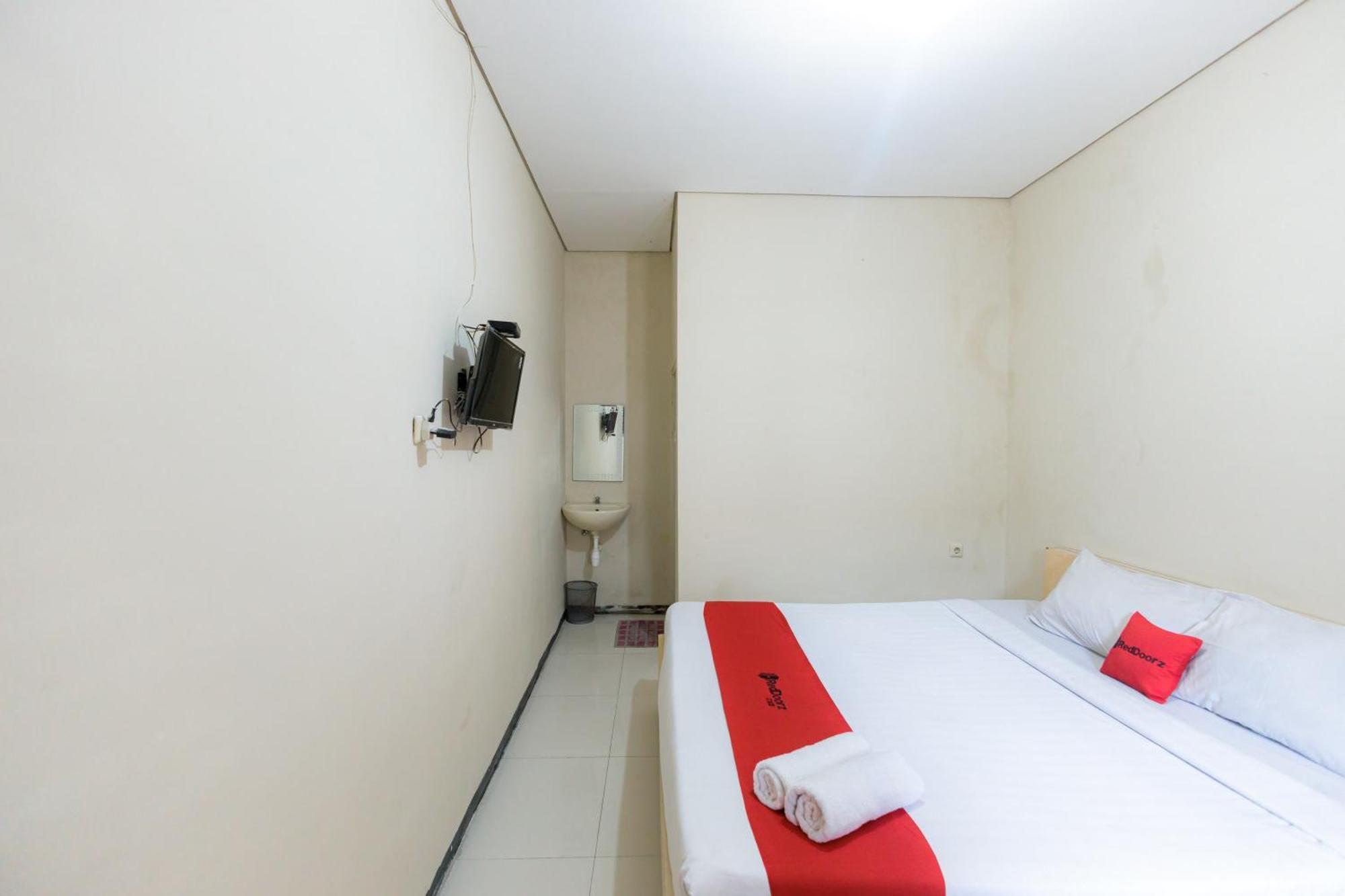 Reddoorz At Osuko Residence Sukomanunggal Jaya Surabaya Bagian luar foto