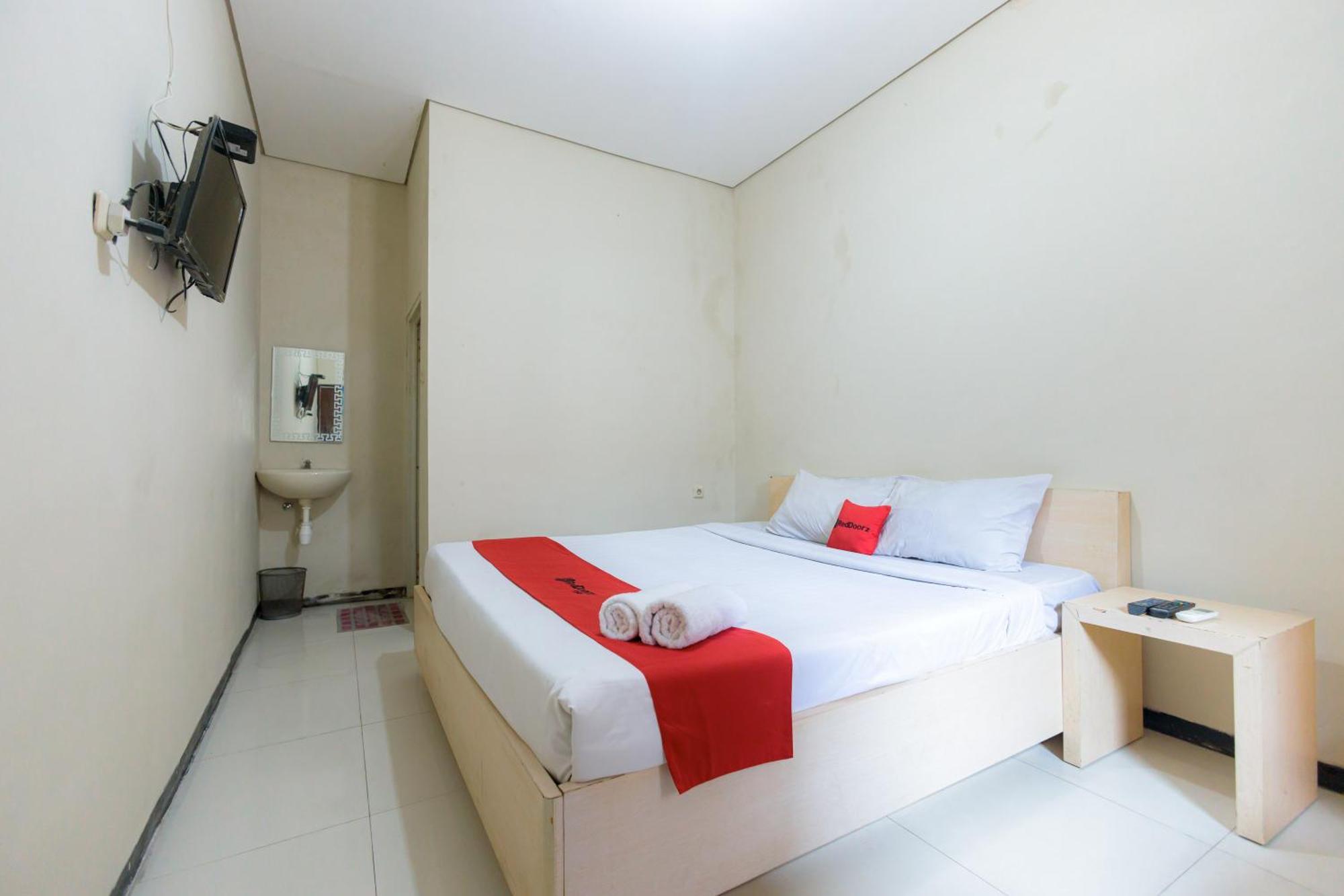 Reddoorz At Osuko Residence Sukomanunggal Jaya Surabaya Bagian luar foto