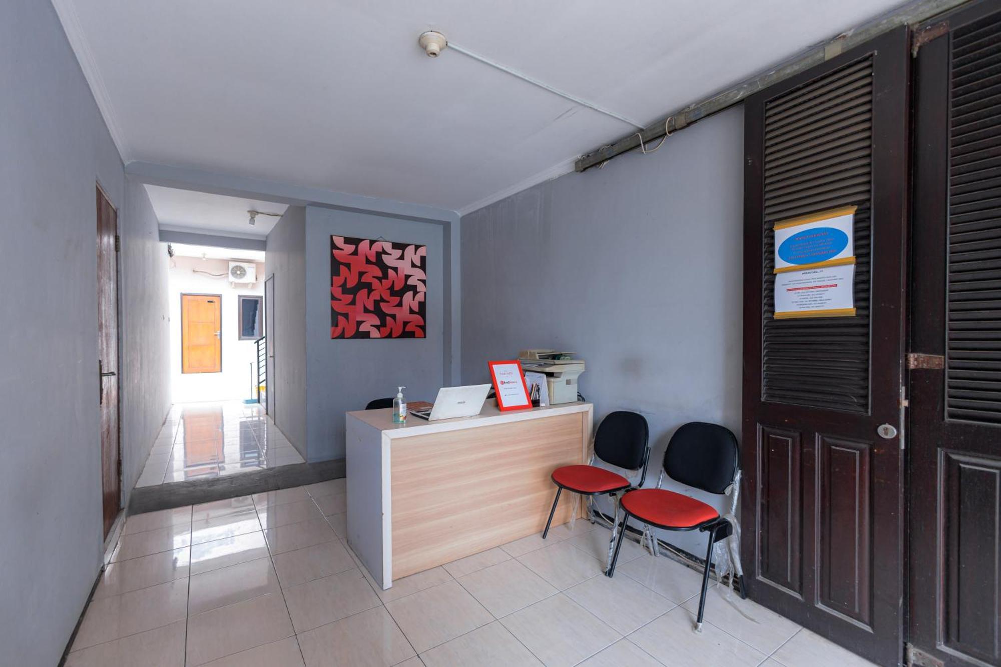Reddoorz At Osuko Residence Sukomanunggal Jaya Surabaya Bagian luar foto