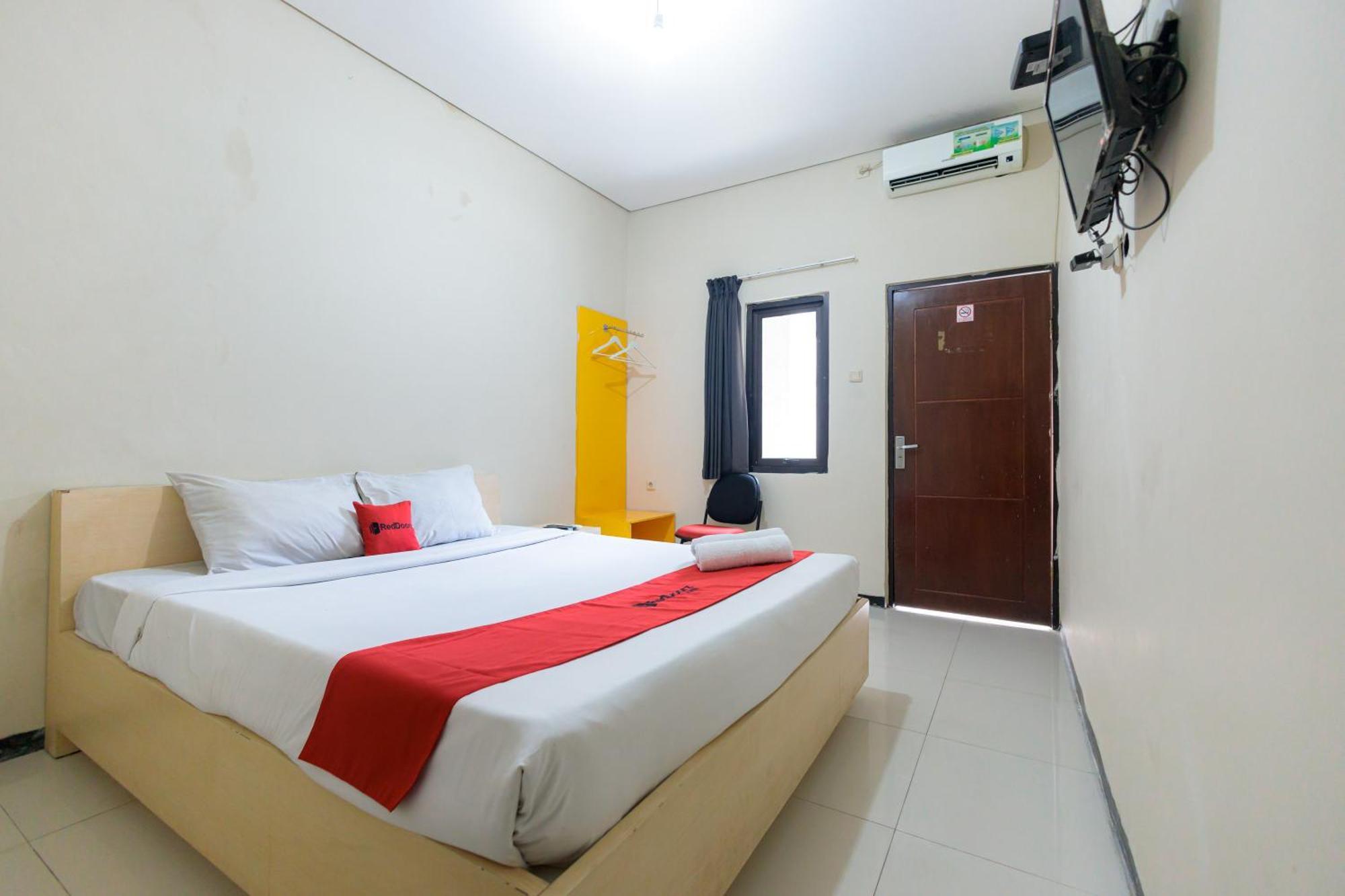 Reddoorz At Osuko Residence Sukomanunggal Jaya Surabaya Bagian luar foto