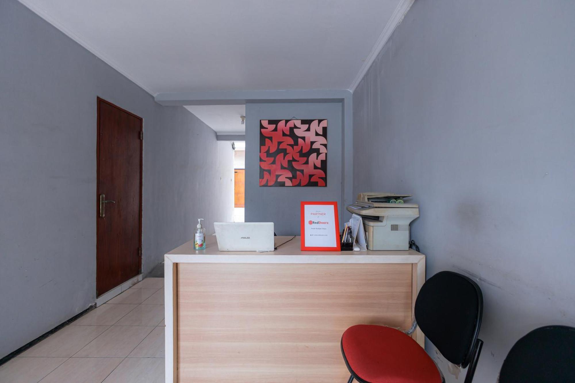 Reddoorz At Osuko Residence Sukomanunggal Jaya Surabaya Bagian luar foto