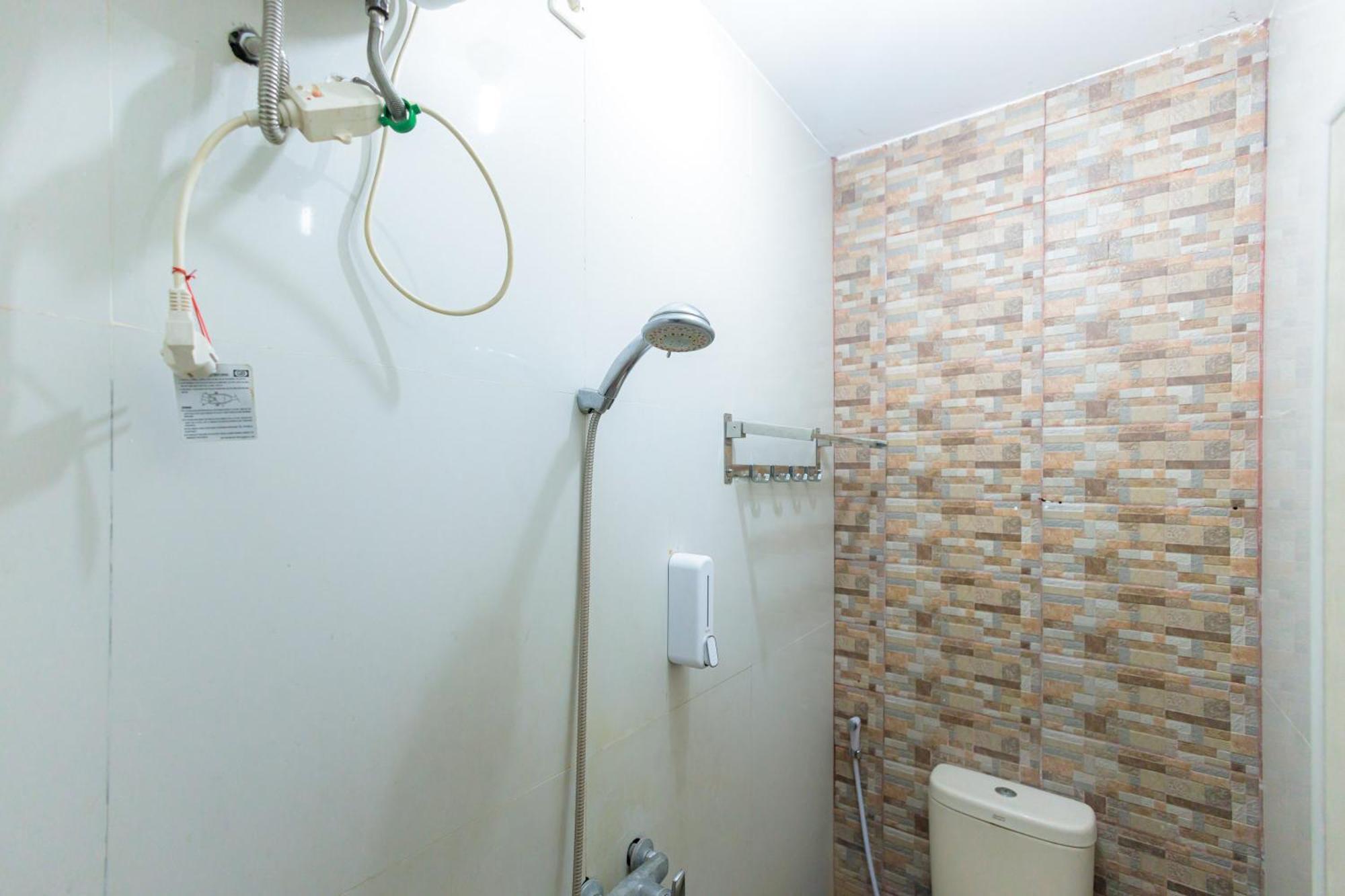 Reddoorz At Osuko Residence Sukomanunggal Jaya Surabaya Bagian luar foto