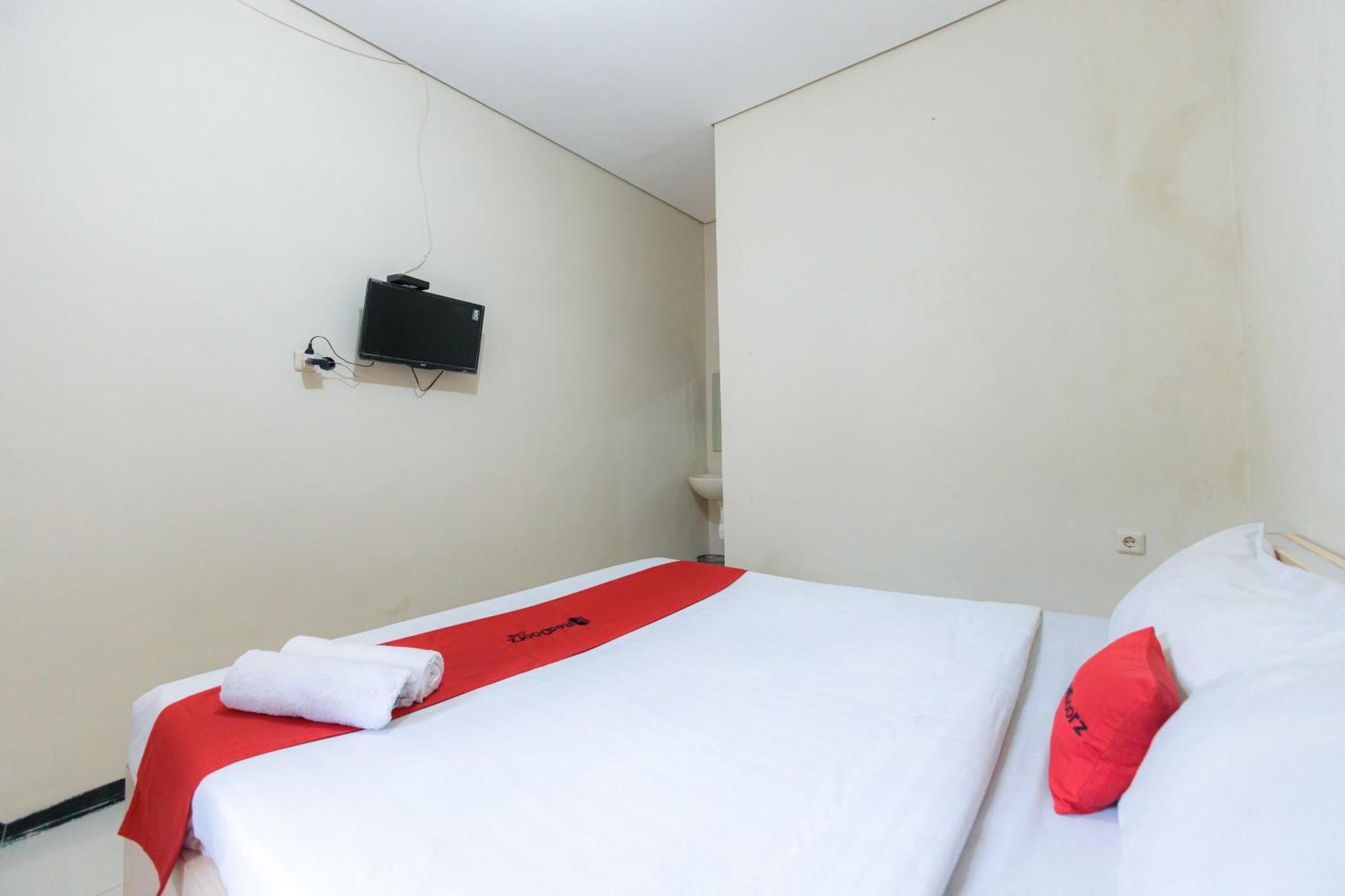 Reddoorz At Osuko Residence Sukomanunggal Jaya Surabaya Bagian luar foto