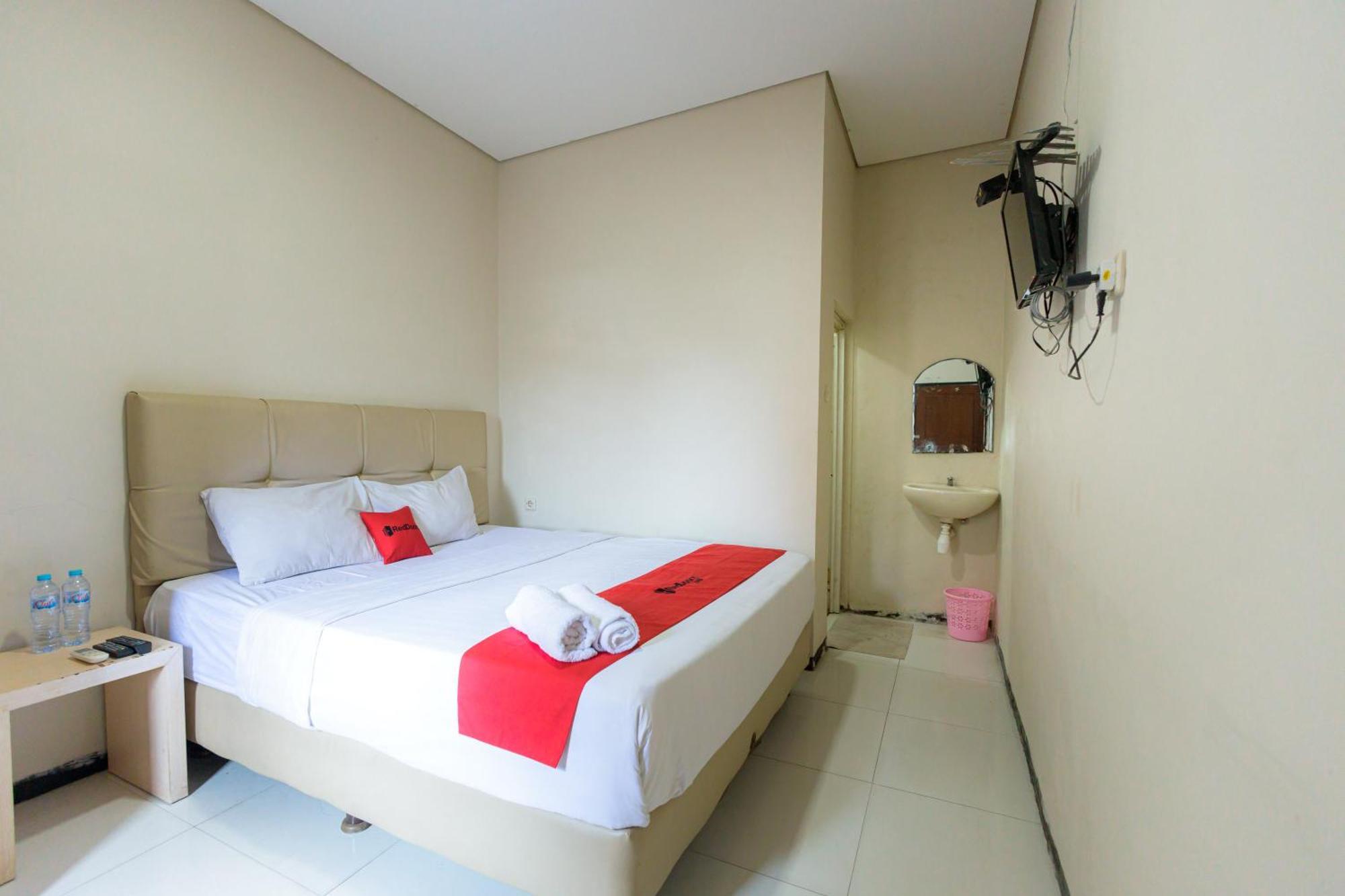 Reddoorz At Osuko Residence Sukomanunggal Jaya Surabaya Bagian luar foto