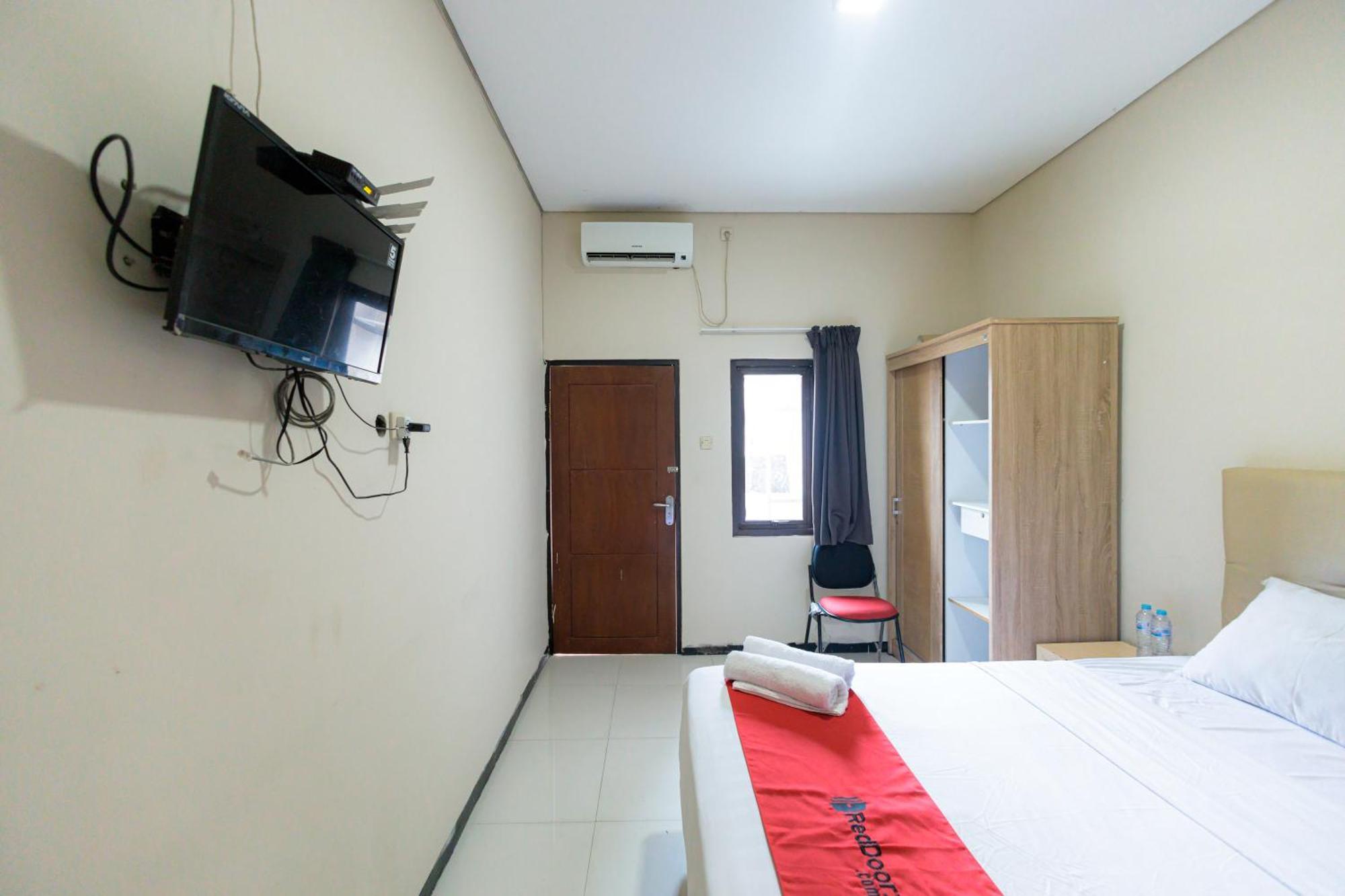 Reddoorz At Osuko Residence Sukomanunggal Jaya Surabaya Bagian luar foto