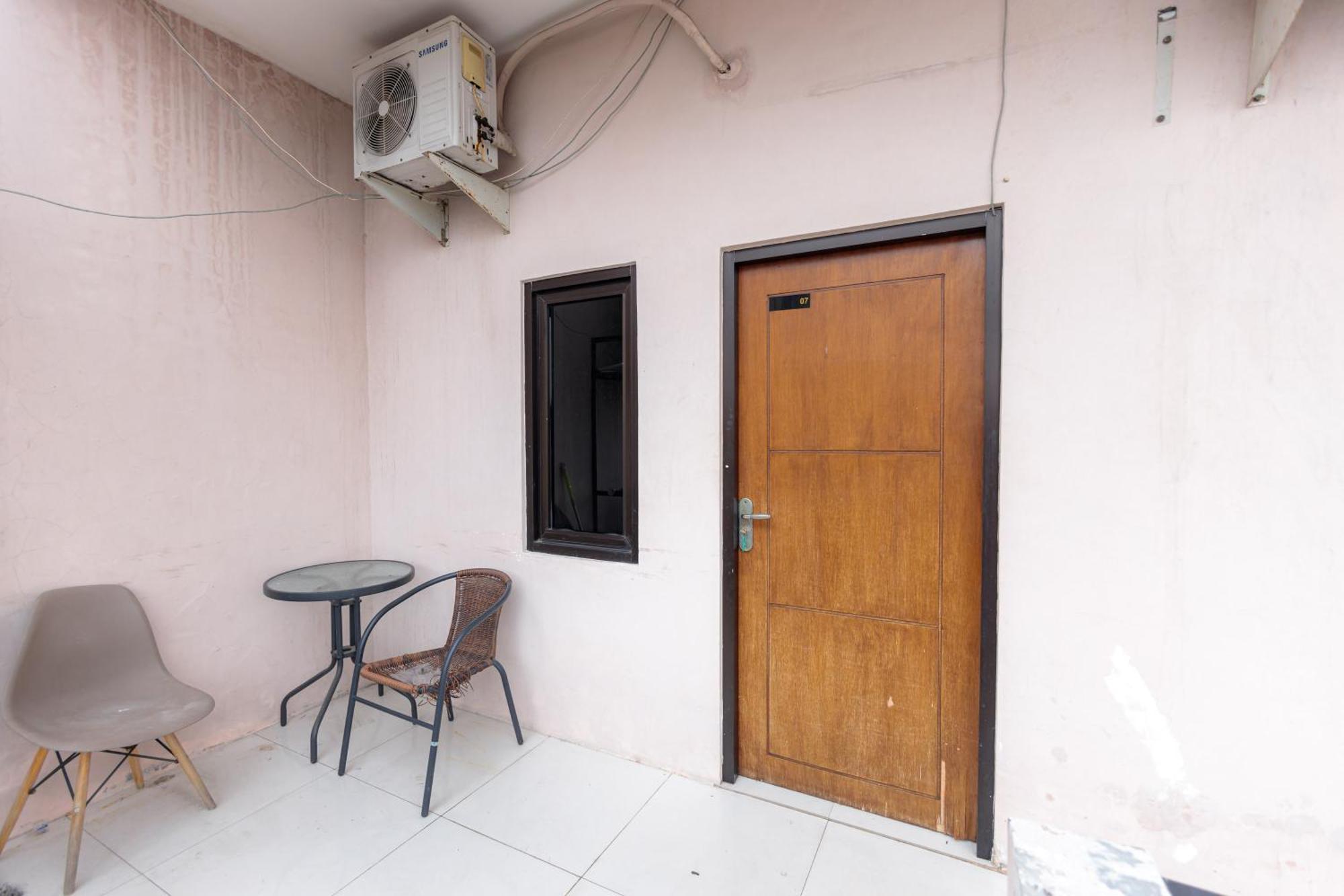 Reddoorz At Osuko Residence Sukomanunggal Jaya Surabaya Bagian luar foto